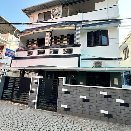 Cozy Haven Apartamento Kochi Exterior foto